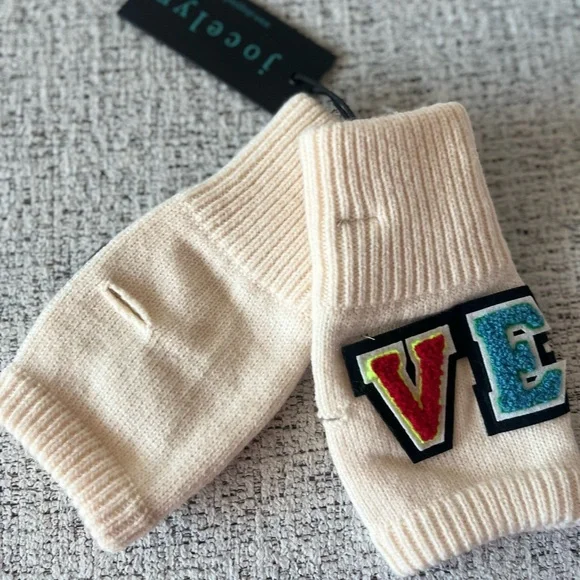 NWT Jocelyn Ivory Love Knit Mittens - Picture 3 of 7